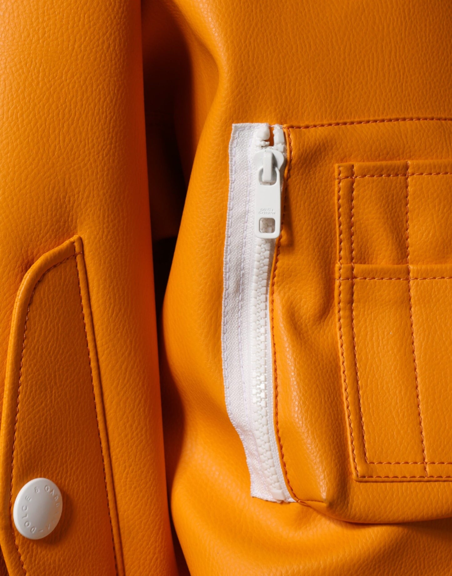Chaqueta bomber de jersey con cremallera completa en color blanco y naranja