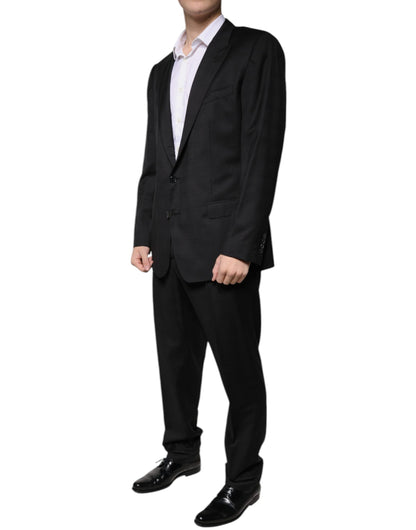 Traje formal de lana negra de botonadura sencilla