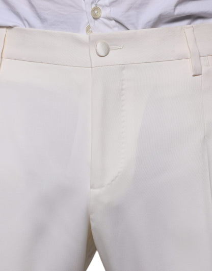 Traje formal de tres piezas entallado de lana y seda blanca