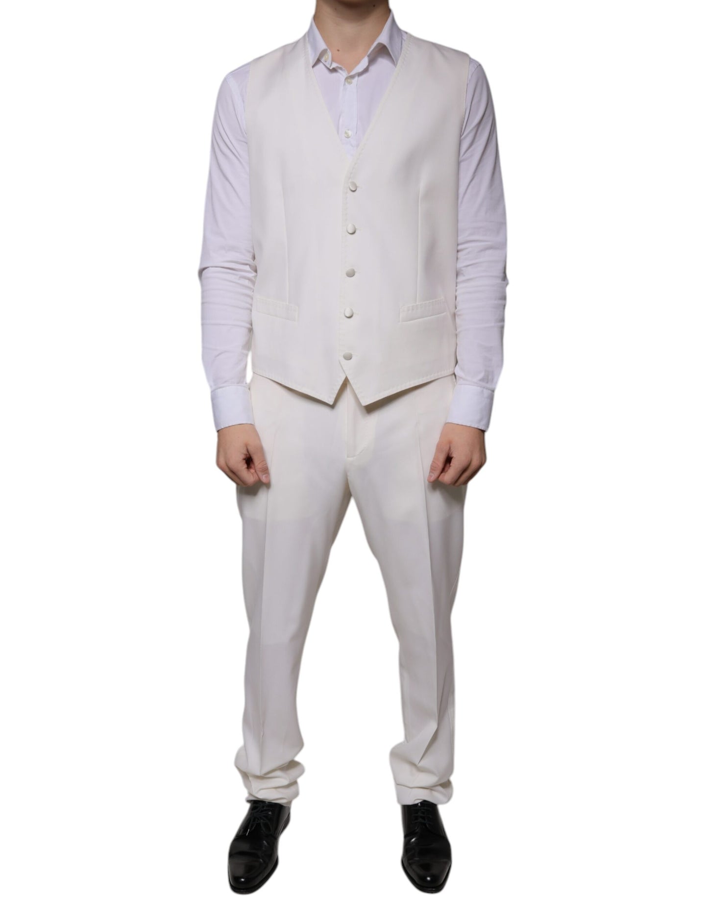 Traje formal de tres piezas entallado de lana y seda blanca
