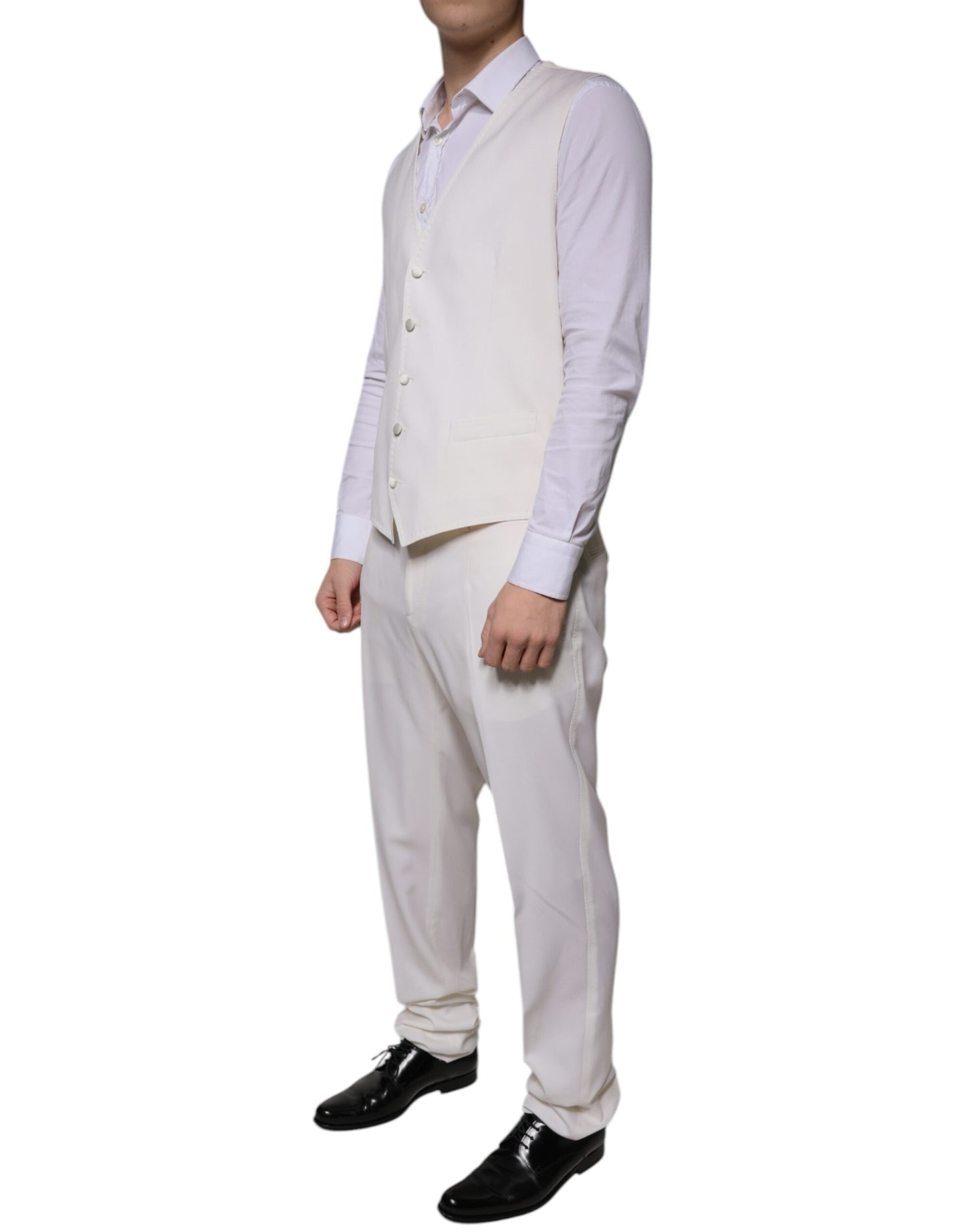 Traje formal de tres piezas entallado de lana y seda blanca