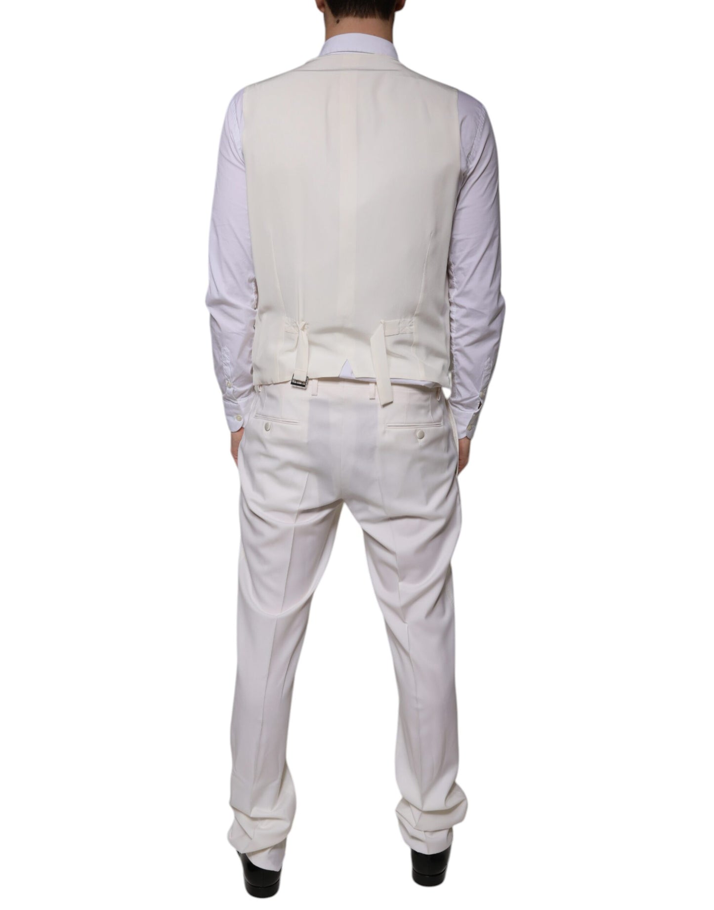 Traje formal de tres piezas entallado de lana y seda blanca