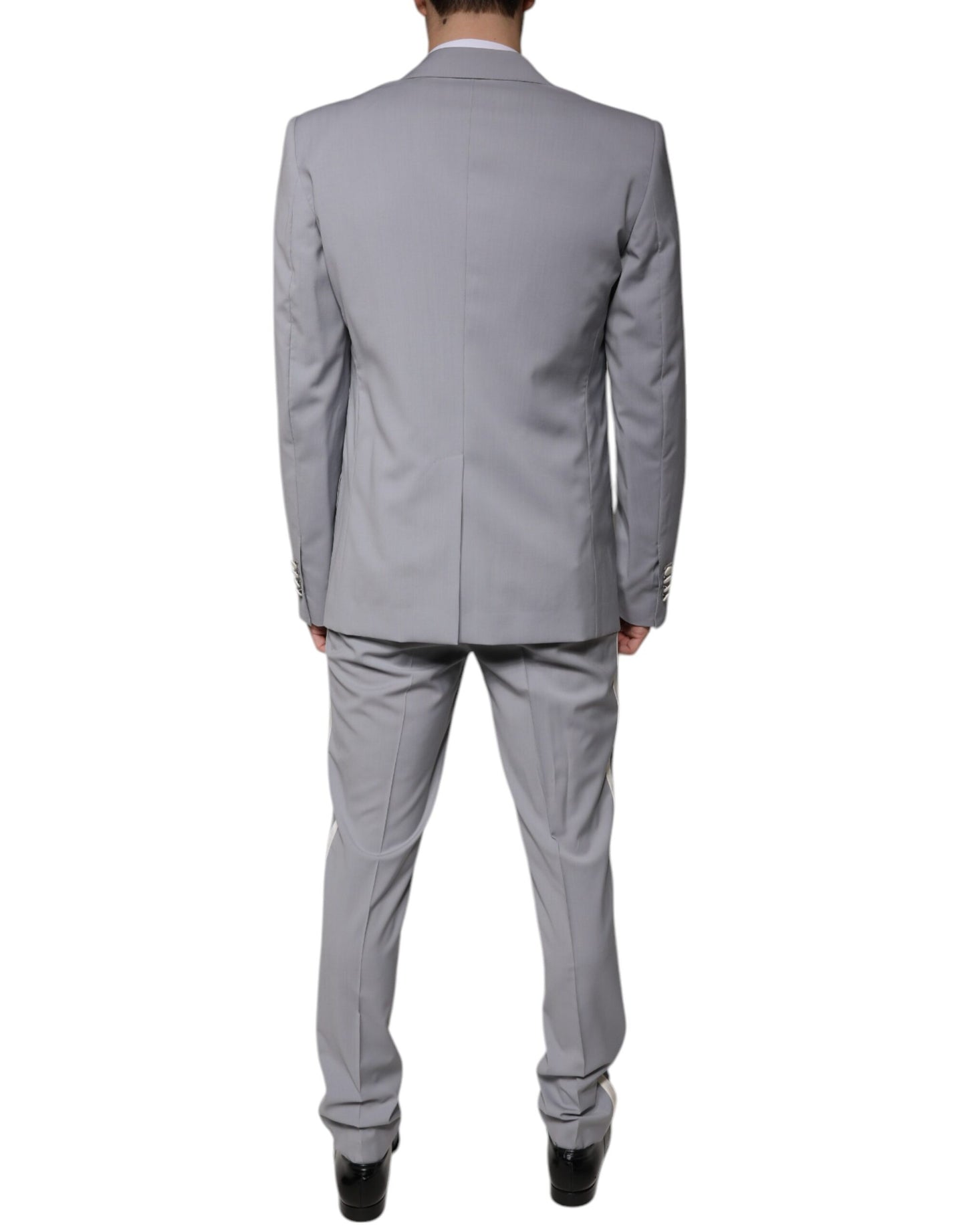 Traje formal de tres piezas de lana gris ajustado