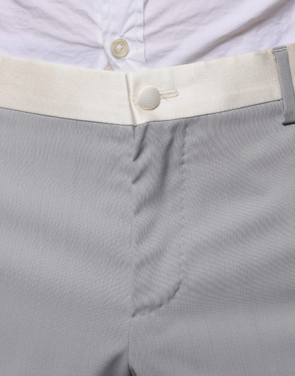 Traje formal de tres piezas de lana gris ajustado