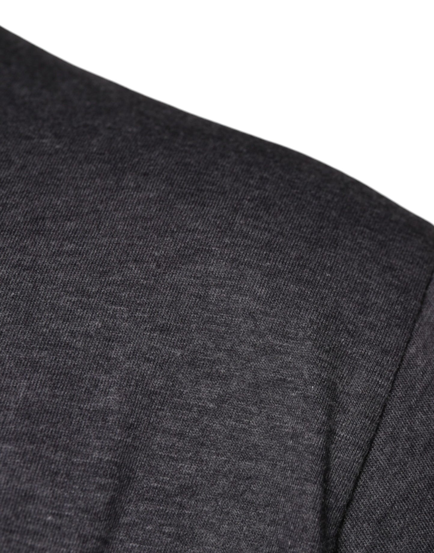 Camiseta de algodón con cuello redondo y parche del logotipo gris