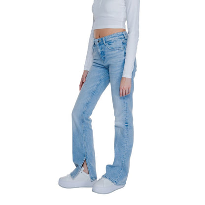 Vaqueros y pantalón de algodón azul claro