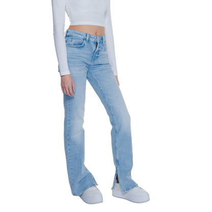 Vaqueros y pantalón de algodón azul claro