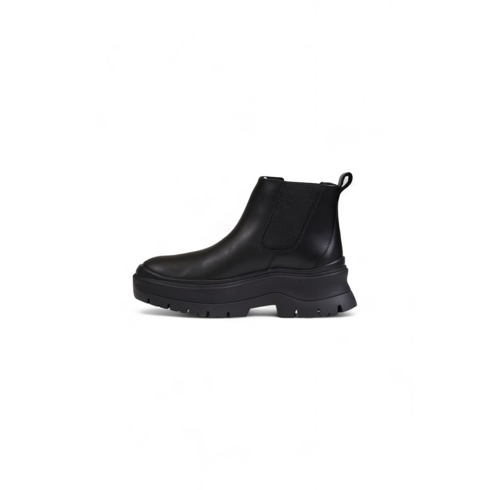 Bota de cuero negra