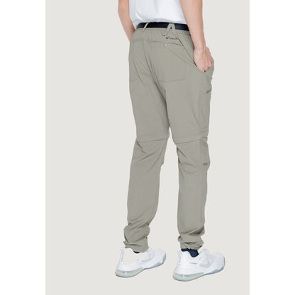Vaqueros y pantalones de nailon verde