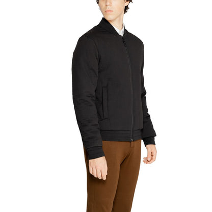 Chaqueta de poliéster negra