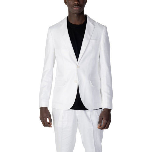 Traje de lino blanco