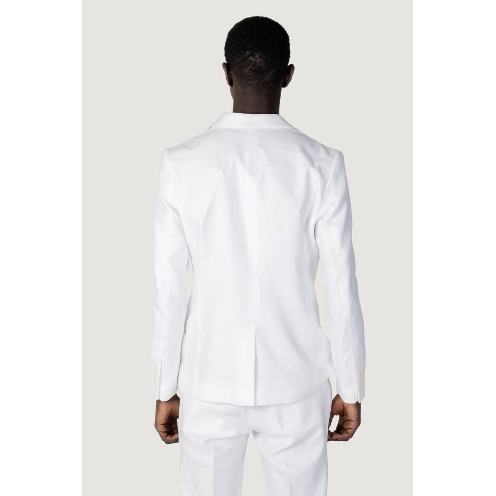Traje de lino blanco