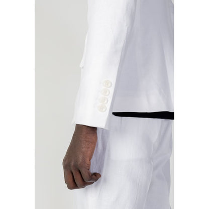Traje de lino blanco