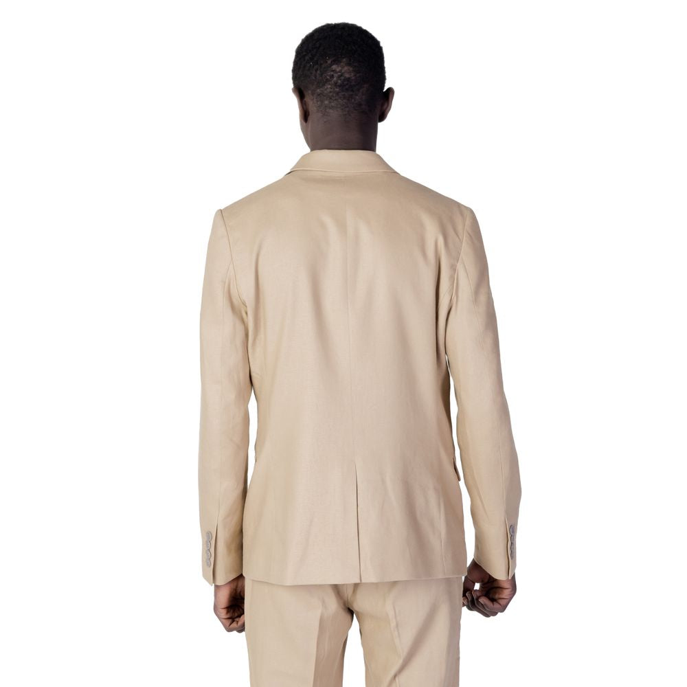 Traje de lino beige