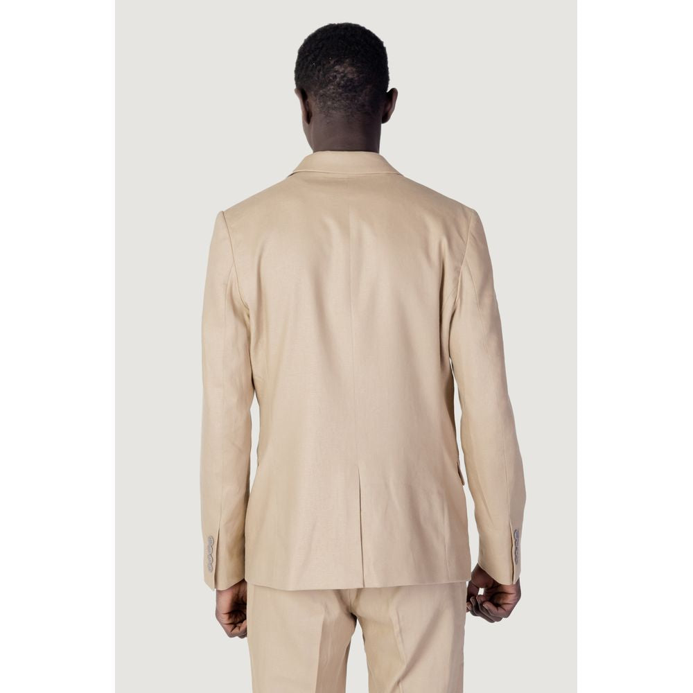 Traje de lino beige