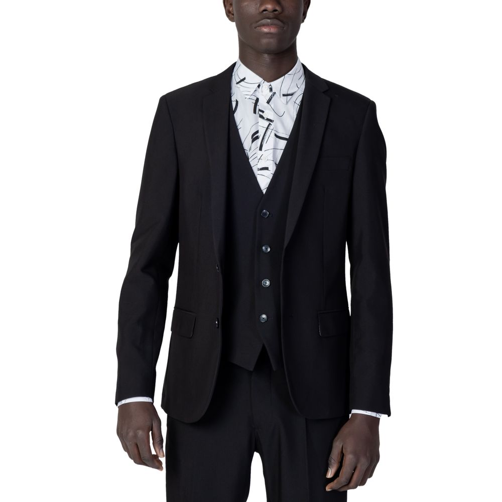 Traje de poliéster negro