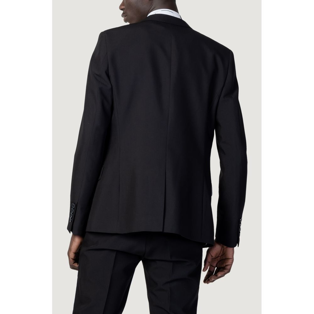 Traje de poliéster negro