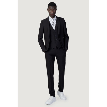 Traje de poliéster negro