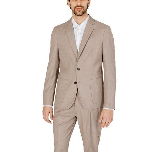 Traje de poliéster beige