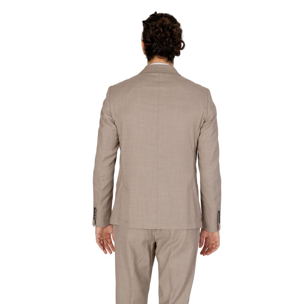 Traje de poliéster beige