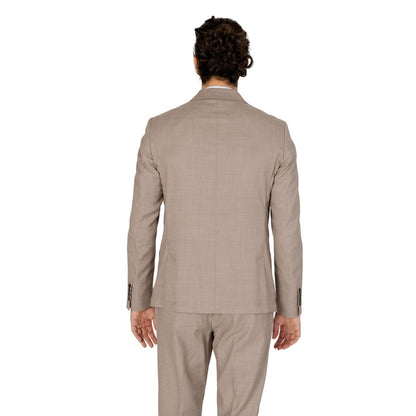 Traje de poliéster beige