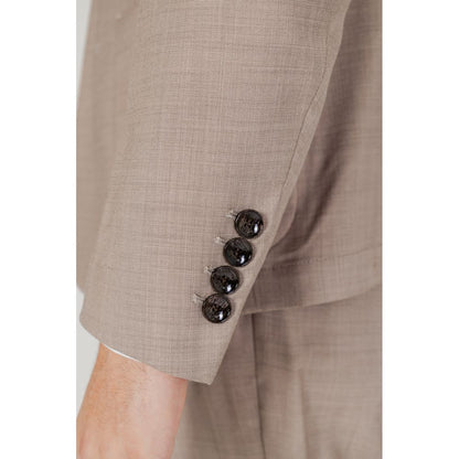 Traje de poliéster beige