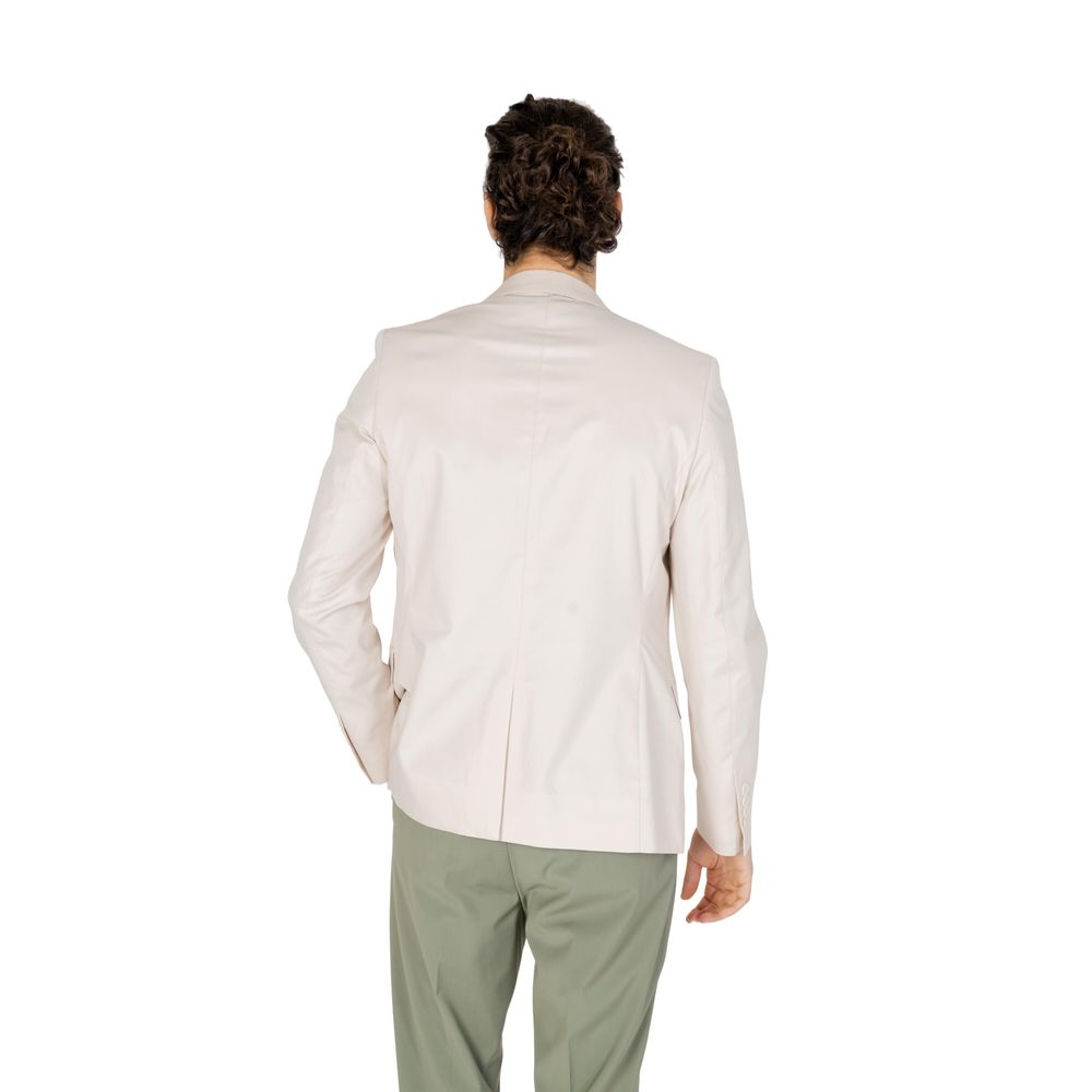 Traje de algodón color crema