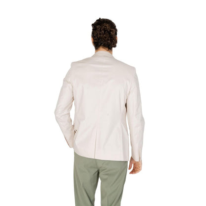Traje de algodón color crema