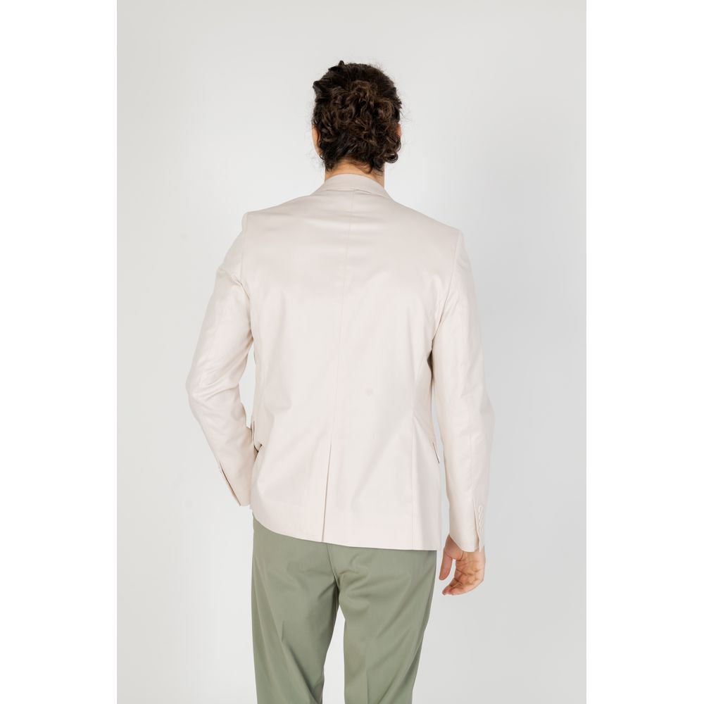 Traje de algodón color crema