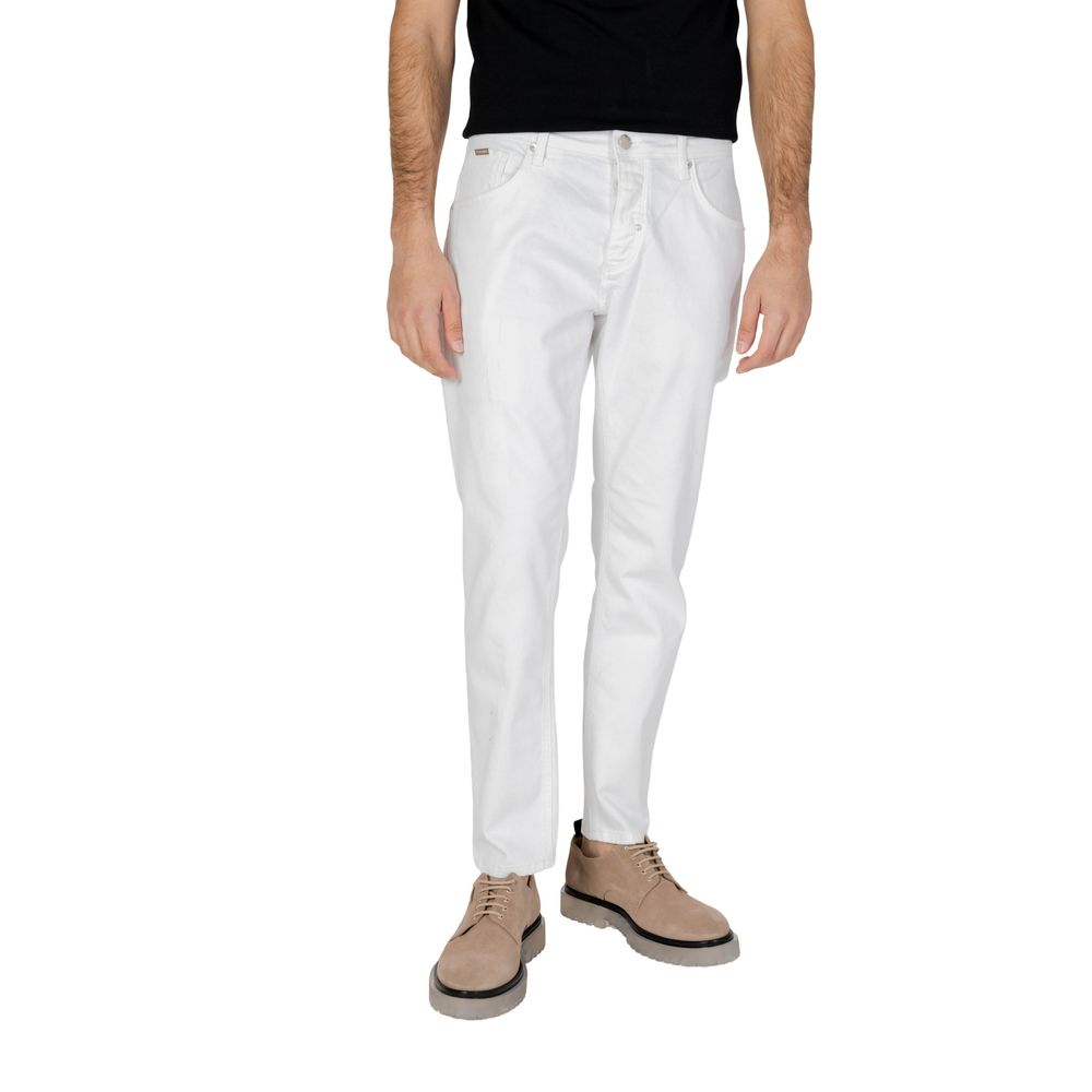 Vaqueros y pantalones de algodón blanco