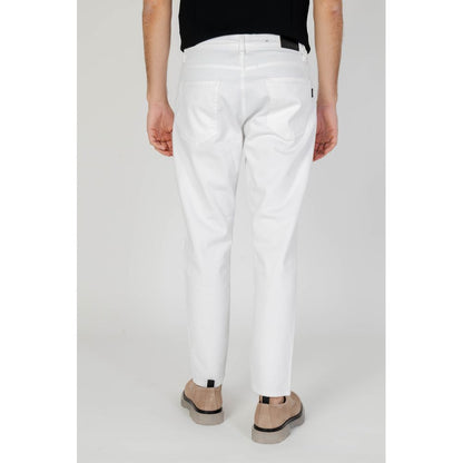 Vaqueros y pantalones de algodón blanco