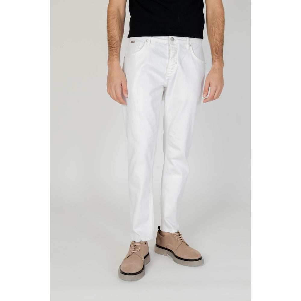 Vaqueros y pantalones de algodón blanco