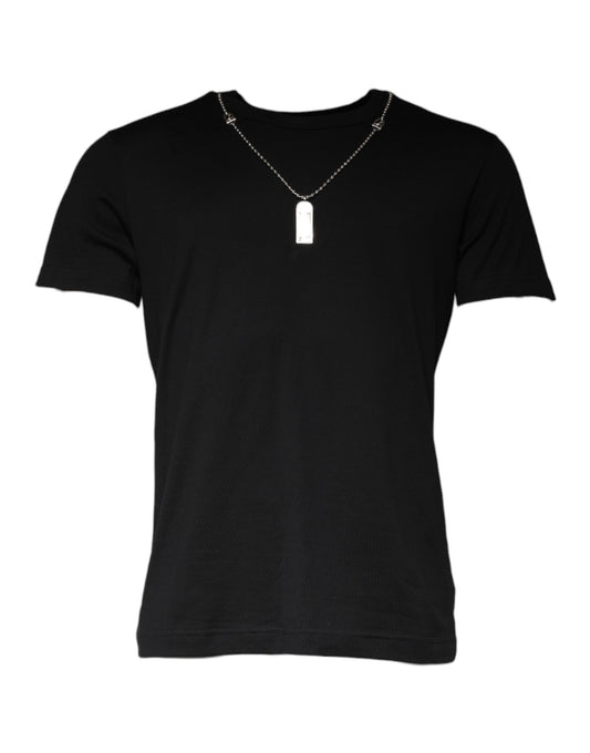 Camiseta negra de algodón con collar adornado