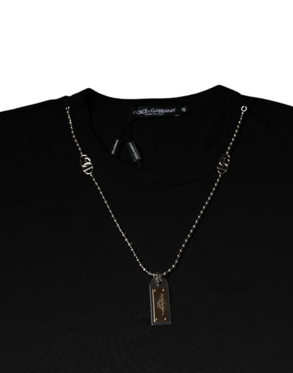 Camiseta negra de algodón con collar adornado