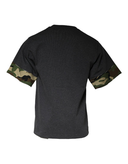 Camiseta de cuello redondo con estampado de camuflaje gris oscuro