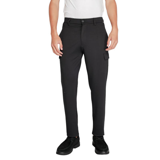 Vaqueros y pantalones de poliéster negro