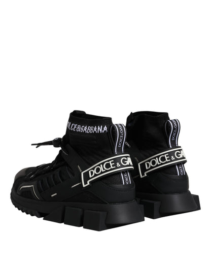 Zapatillas deportivas negras con el logo de Sorrento para hombre, calcetines y zapatos.