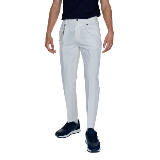 Vaqueros y pantalones de algodón blanco