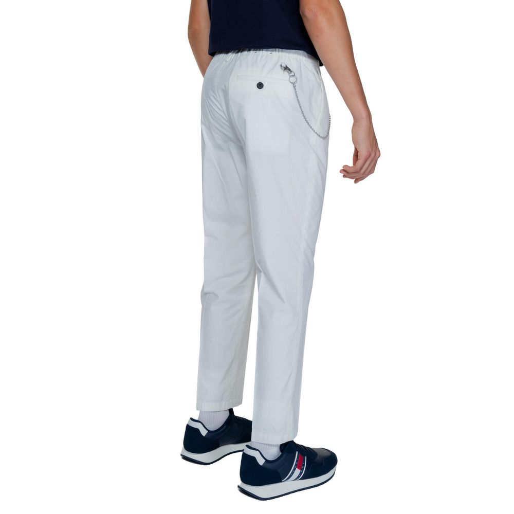 Vaqueros y pantalones de algodón blanco