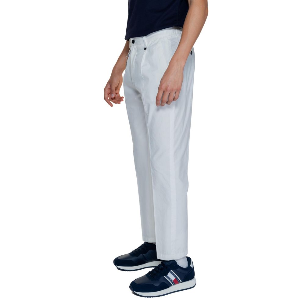 Vaqueros y pantalones de algodón blanco