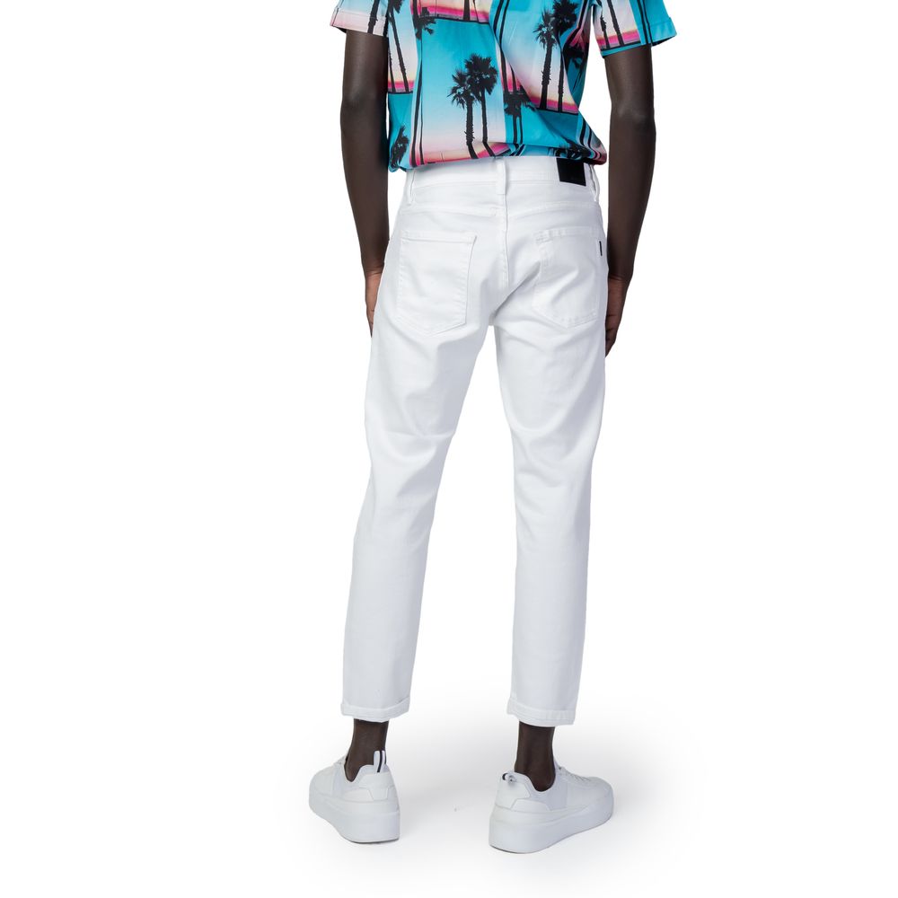 Vaqueros y pantalones de algodón blanco