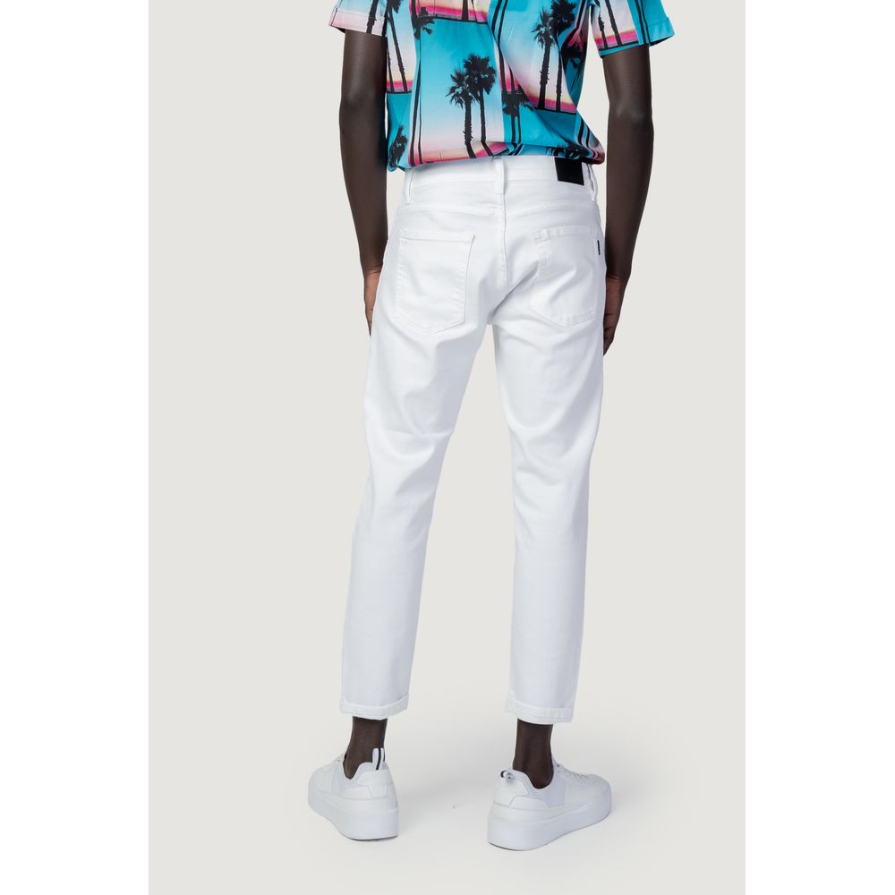 Vaqueros y pantalones de algodón blanco