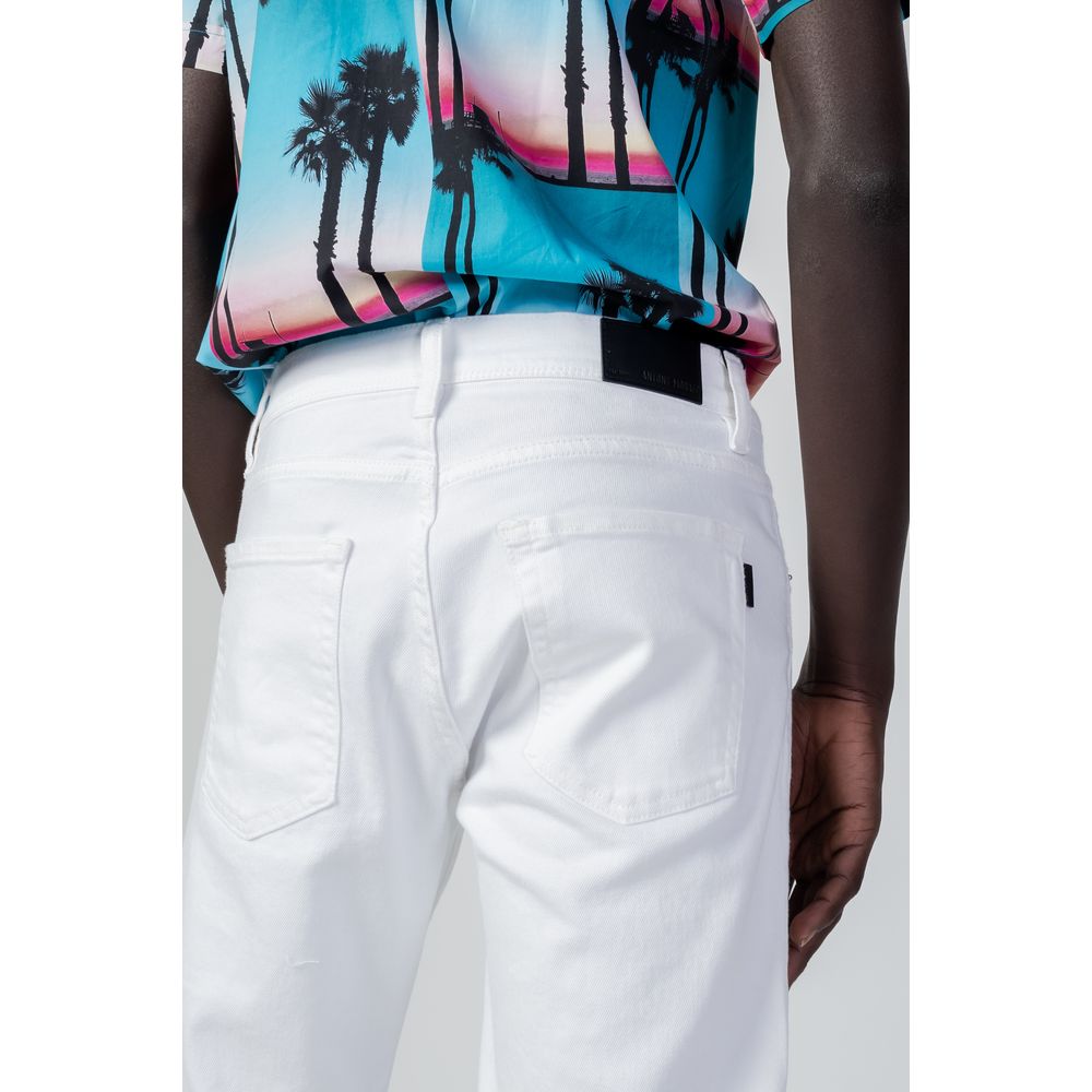 Vaqueros y pantalones de algodón blanco