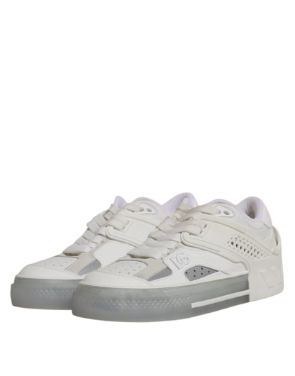 Zapatillas blancas con el logotipo de DG CUSTOM 2.Zero