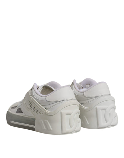 Zapatillas blancas con el logotipo de DG CUSTOM 2.Zero