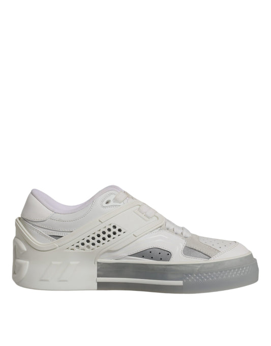 Zapatillas blancas con el logotipo de DG CUSTOM 2.Zero