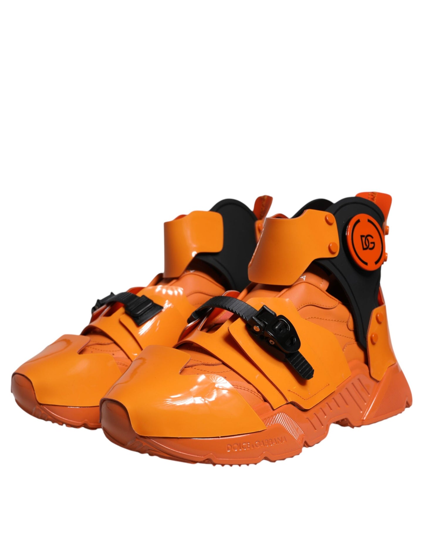 Zapatillas altas gruesas con paneles múltiples en color naranja