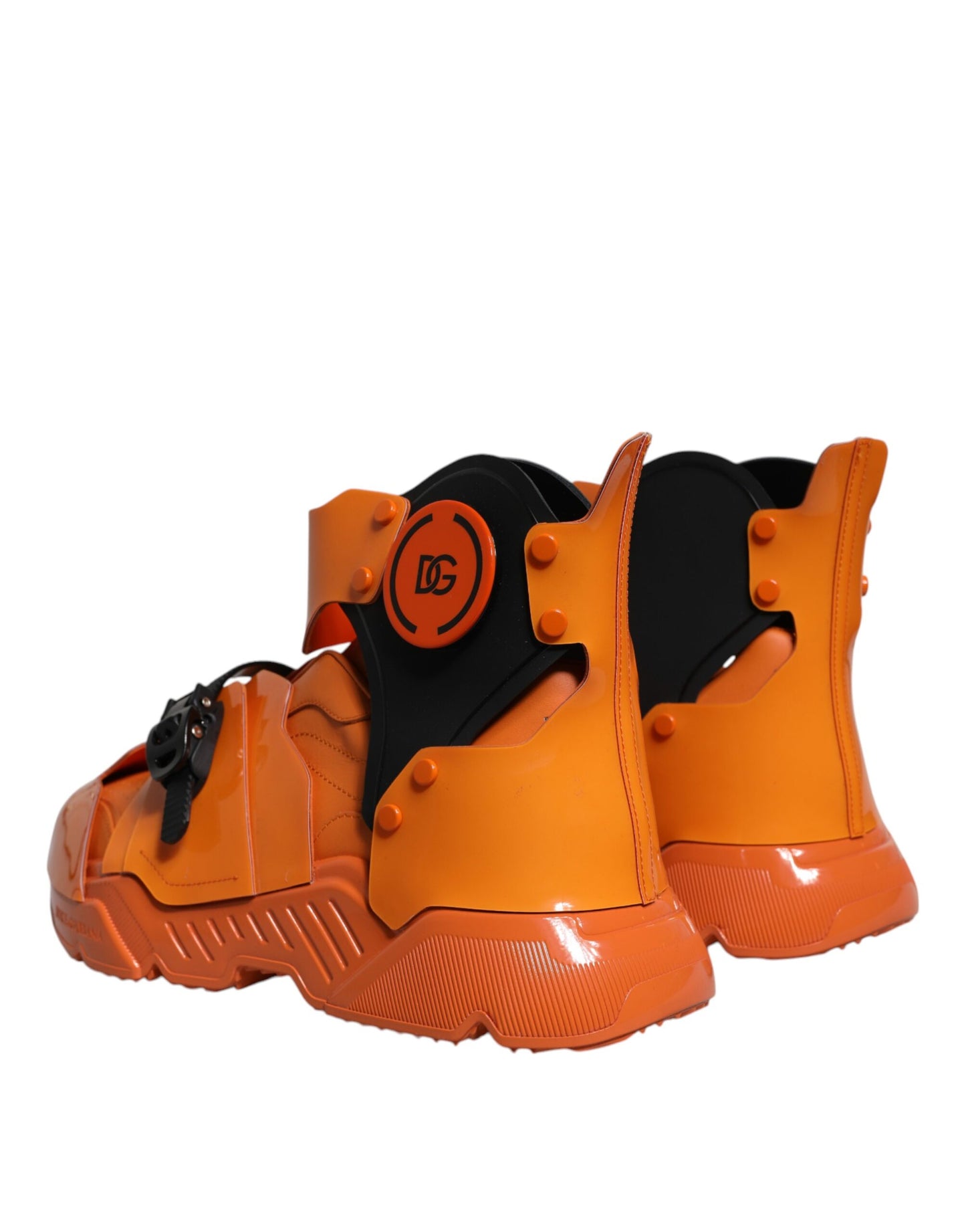 Zapatillas altas gruesas con paneles múltiples en color naranja