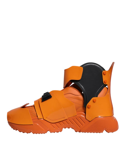 Zapatillas altas gruesas con paneles múltiples en color naranja