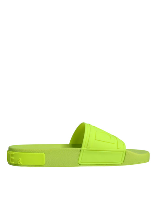 Sandalias de goma verde para playa